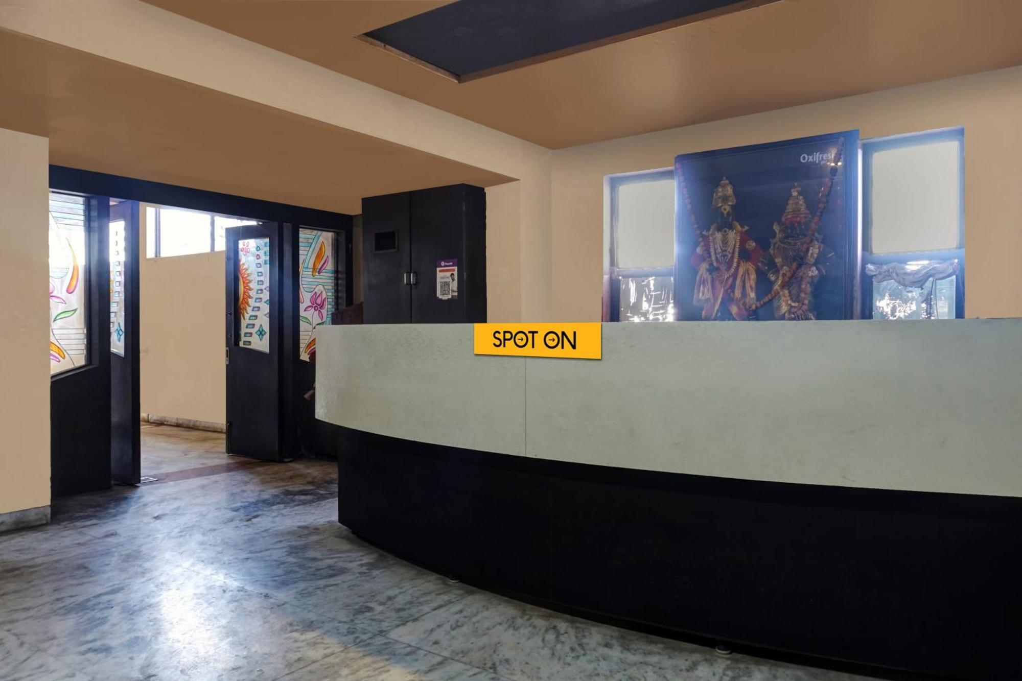 Hotel O Akash Lodge Latur ภายนอก รูปภาพ